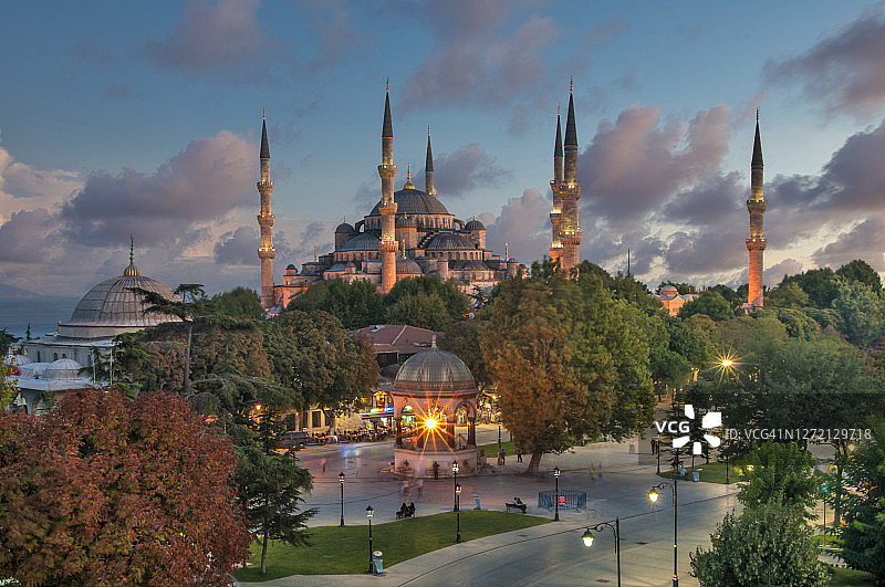 土耳其伊斯坦布尔法蒂赫区的蓝色清真寺图片素材