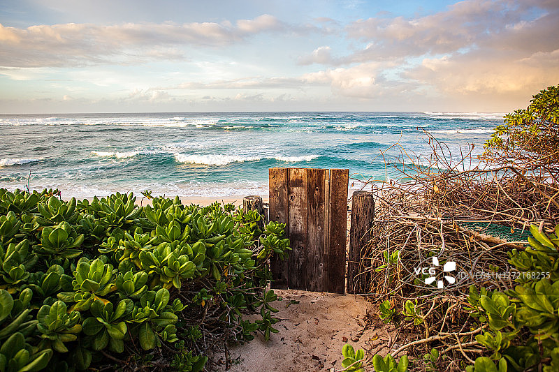 通往海滩的门图片素材