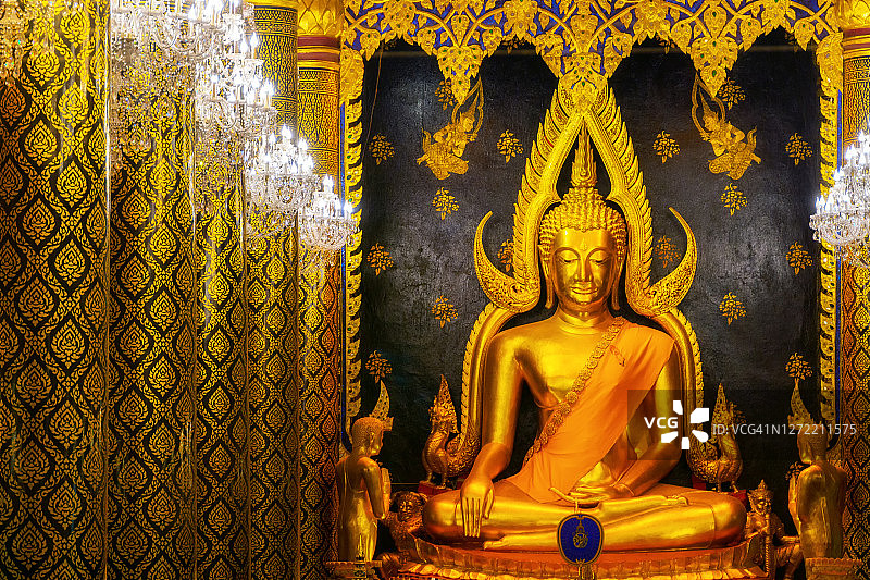 泰国彭世洛的金色佛像图片素材