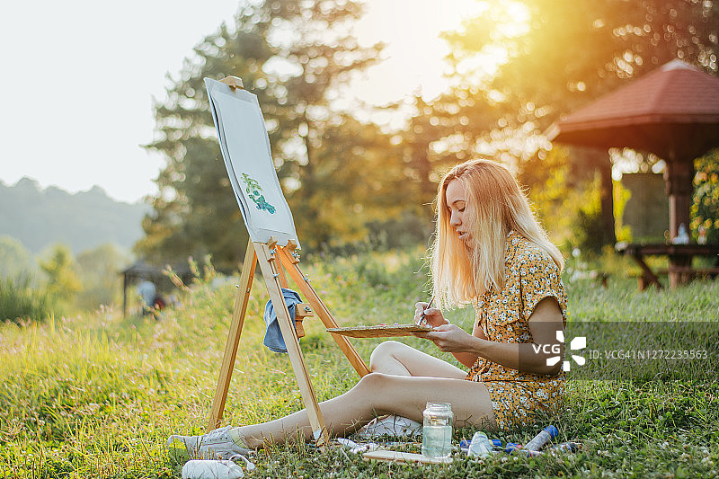 自然中的艺术家图片素材