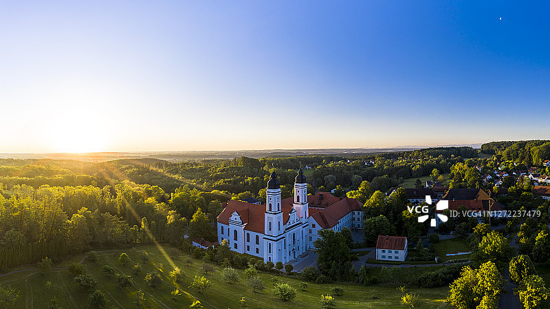日出时分伊尔塞修道院，德国奥格斯堡图片素材