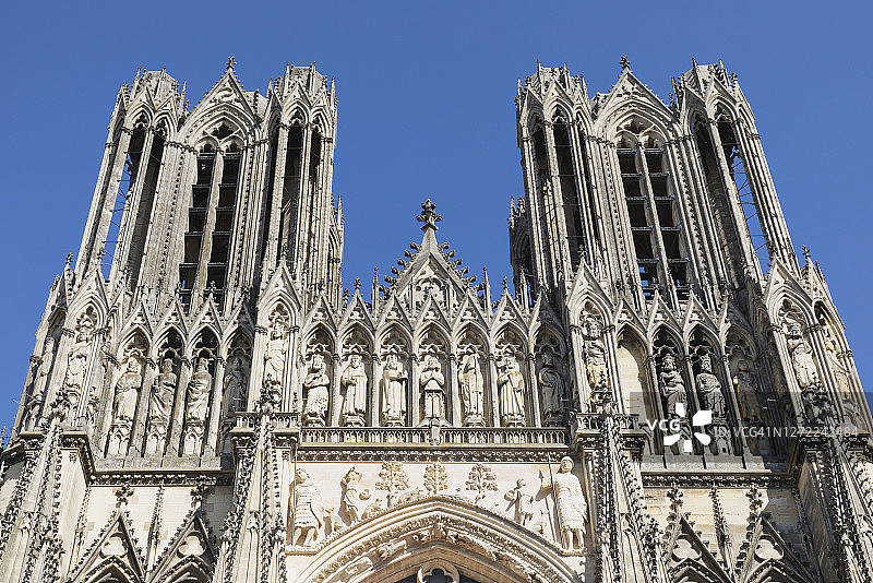 法国马恩河畔兰斯兰斯主教座堂的钟楼图片素材