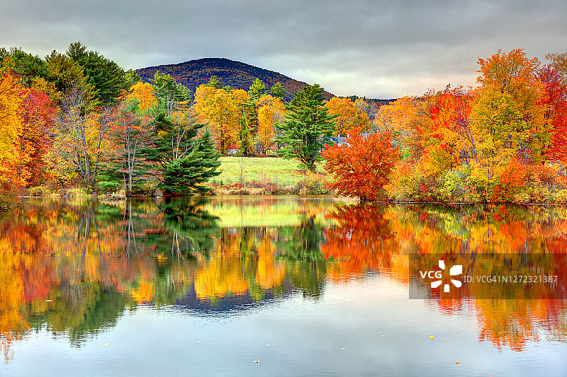 新罕布什尔州华盛顿东部的秋天图片素材
