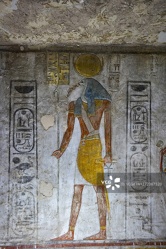 埃及卢克索帝王谷陵墓中的荷鲁斯、奥西里斯、阿努比斯石雕遗址图片素材