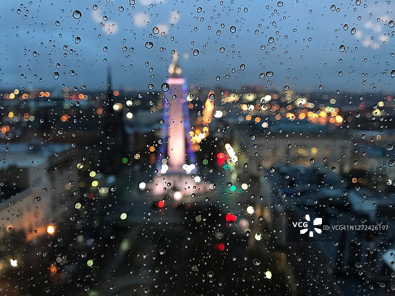 雨夜中的巴尔的摩市图片素材