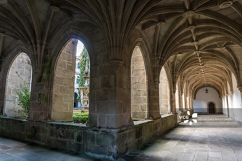 萨莫斯修道院的回廊图片素材