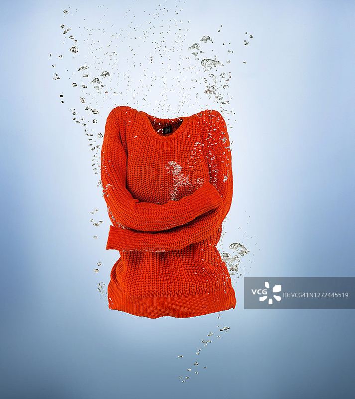 水下红色毛衣图片素材