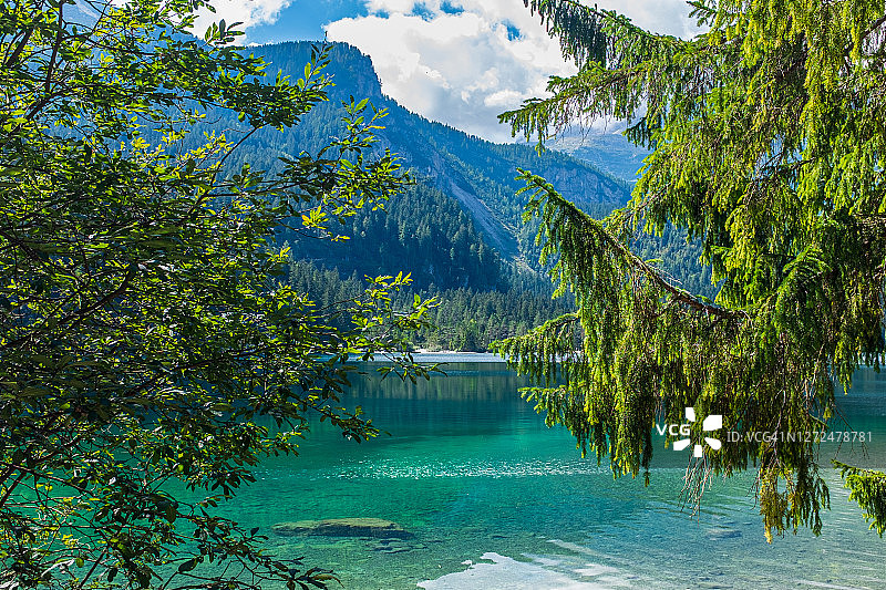 意大利多洛米蒂托维尔高山湖图片素材