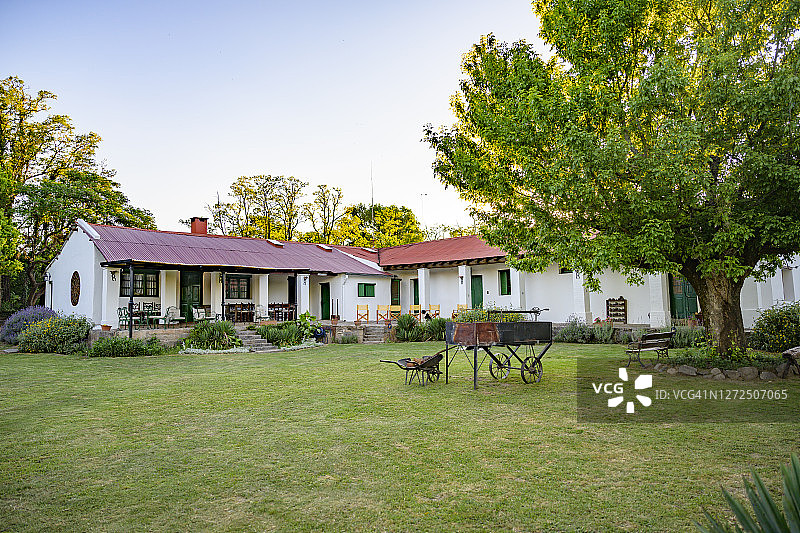阿根廷科尔多瓦郊外的传统庄园宾馆图片素材