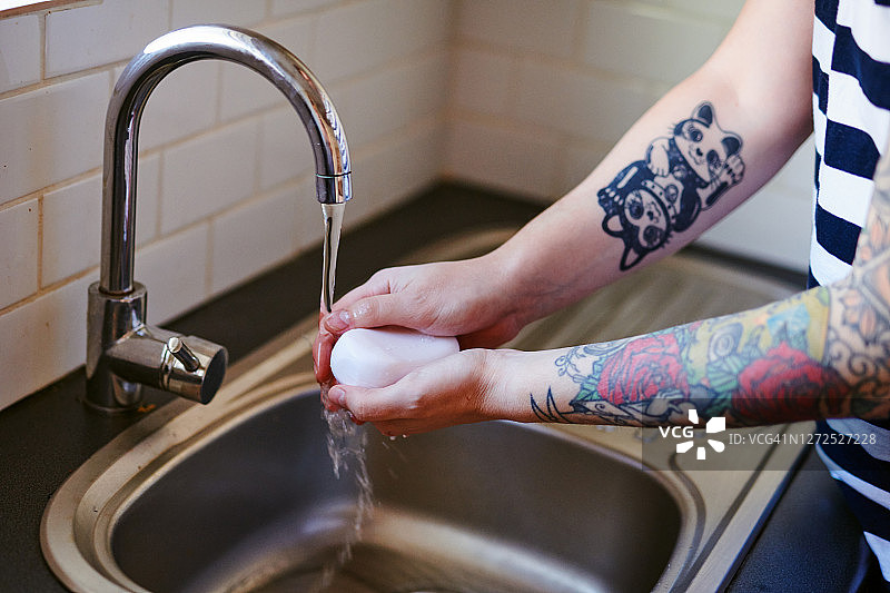 预防疾病第一步：洗手图片素材