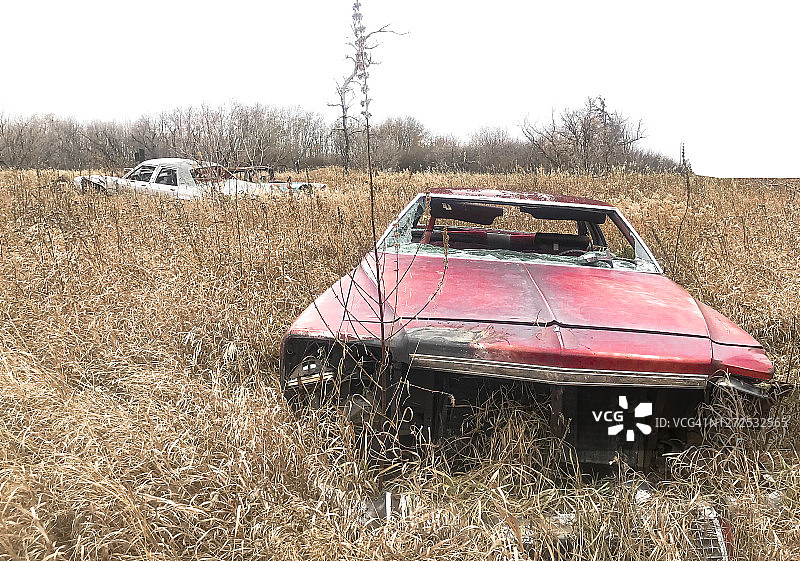 被烧毁的废弃车辆图片素材