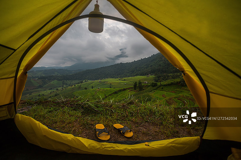 山间露营，景色优美图片素材