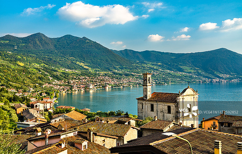 意大利伊塞奥湖畔马罗内圣洛克和圣内波穆切诺教堂图片素材