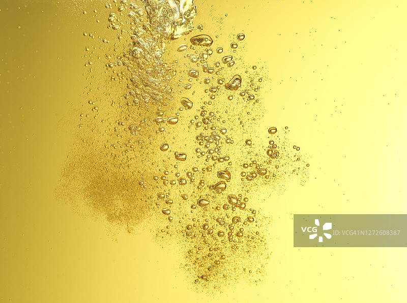 金色啤酒气泡图片素材