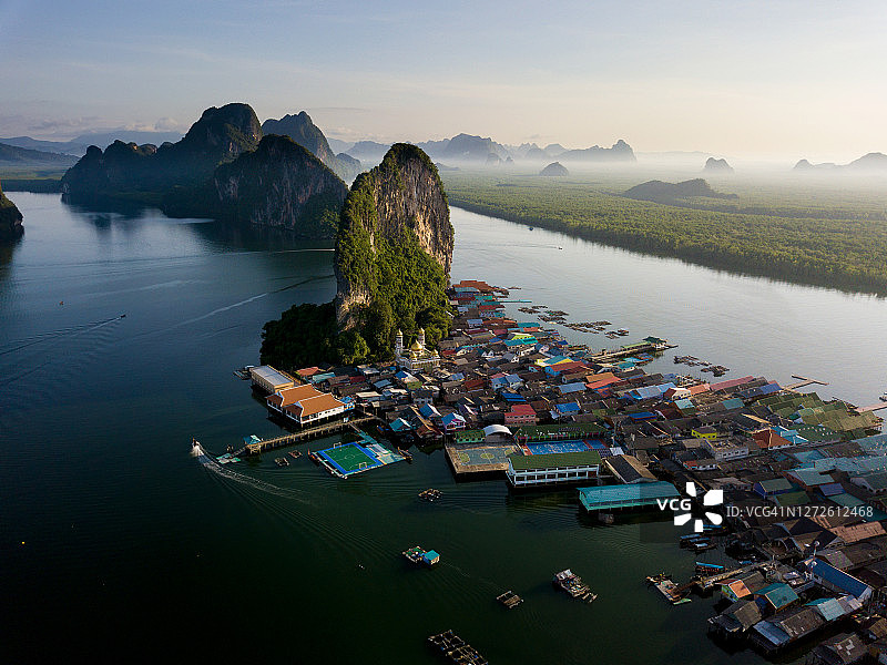 泰国帕尼岛水上村庄航拍风景图片素材