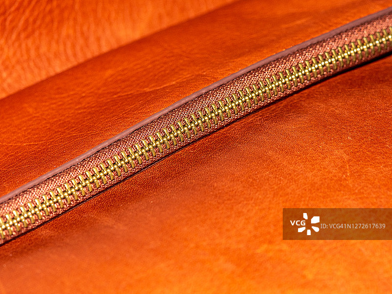 女士皮钱包拉链特写图片素材