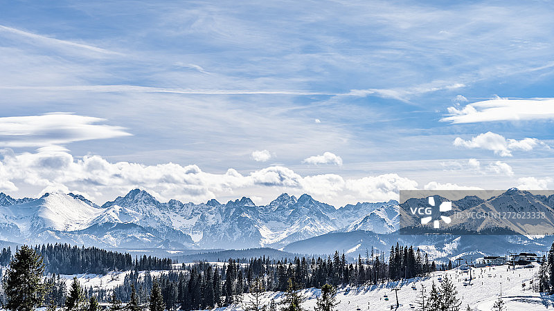 塔特拉山滑雪坡雪景全景图片素材