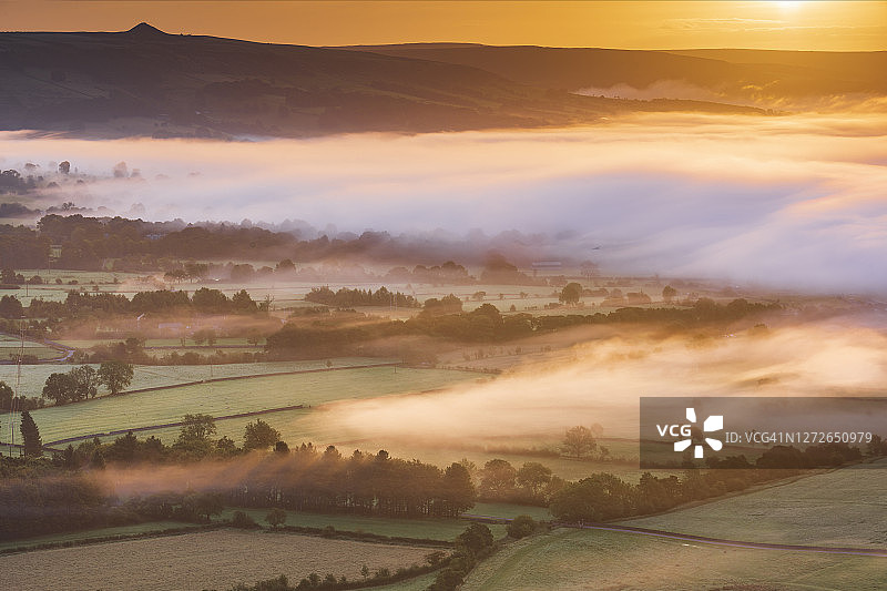 英国德比郡峰区，希望谷夏日日出图片素材