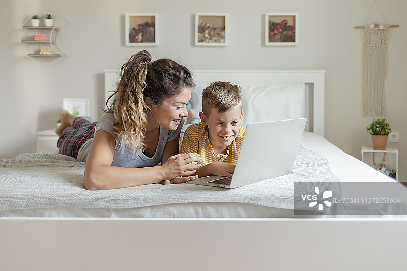 他已准备好学习无线技术课程图片素材