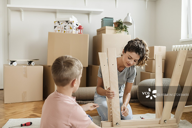 组装家具图片素材