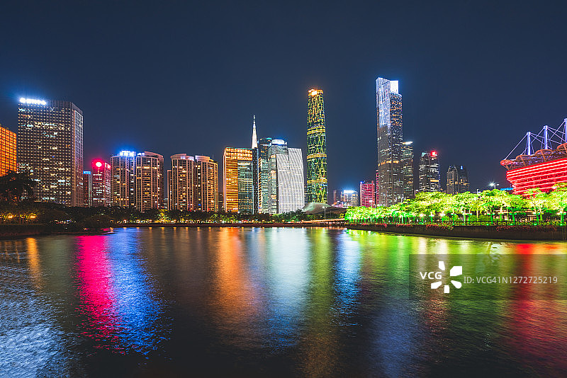 广州珠江夜景，城市高楼灯火辉煌。中国广州。图片素材