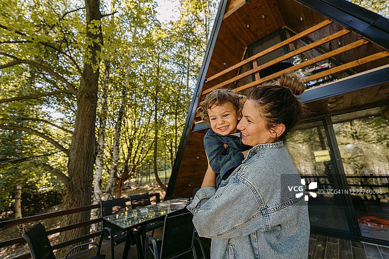 和妈妈的悠长周末图片素材