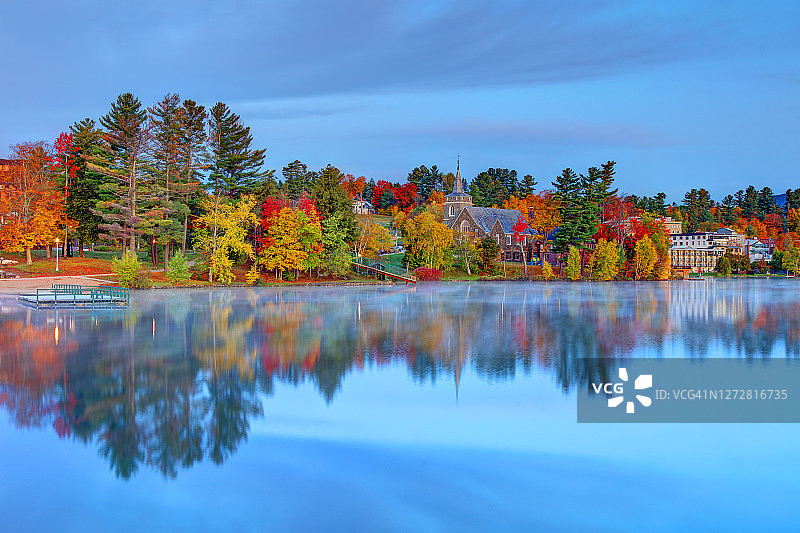 纽约普莱西德湖之秋图片素材