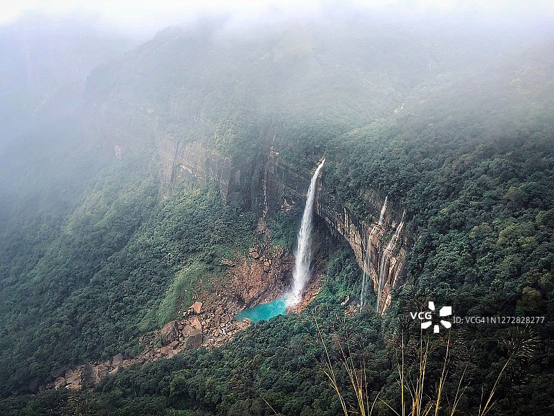 印度梅加拉亚邦美丽的瀑布图片素材