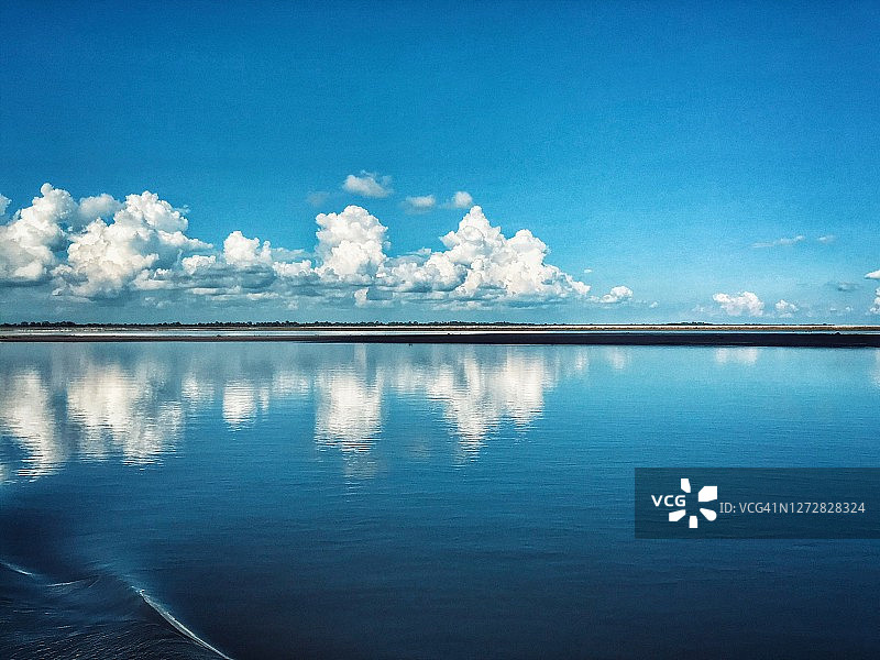 布拉马普特拉河的宁静图片素材