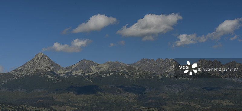 斯洛伐克维索凯塔特拉山脉的岩石山丘图片素材