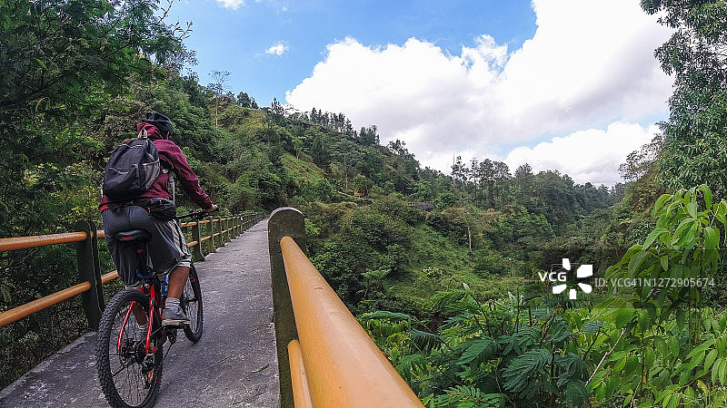 越野山地自行车图片素材
