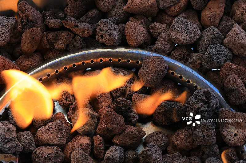 丙烷火焰与火山岩图片素材