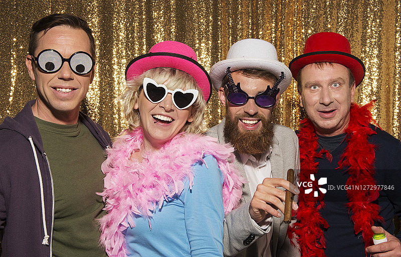 朋友们参加聚会图片素材