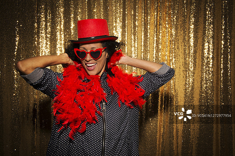 笑容满面的中年妇女肖像图片素材