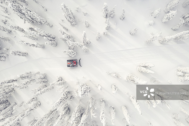 压雪机滑雪图片素材