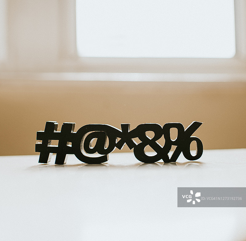 特殊字符阴影白色背景文案空间图片素材