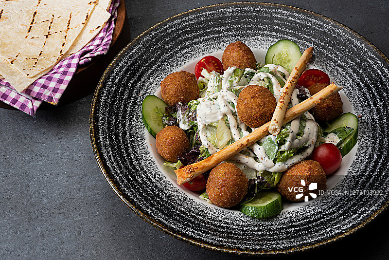 油炸鹰嘴豆沙拉图片素材