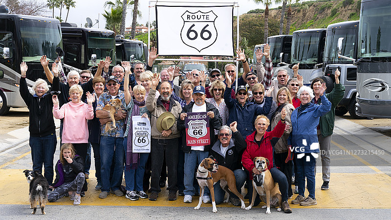 房车旅行俱乐部成员图片素材