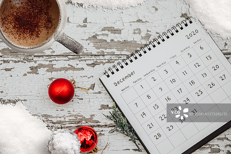 乡村木质背景上的12月日历扁平风格图片素材