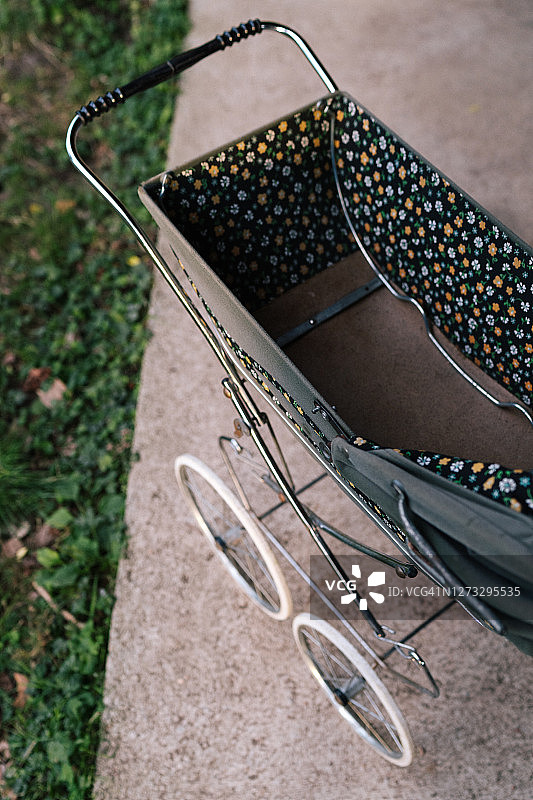 复古婴儿车图片素材