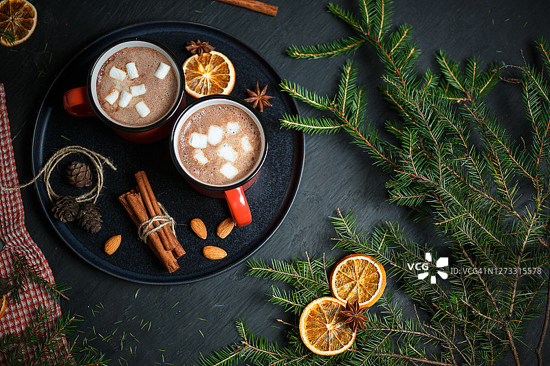 两杯装满热巧克力图片素材