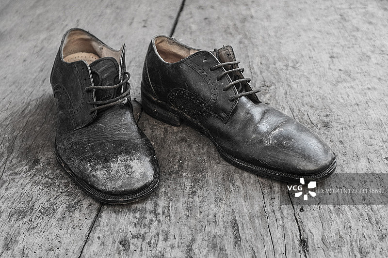 男人的旧鞋图片素材