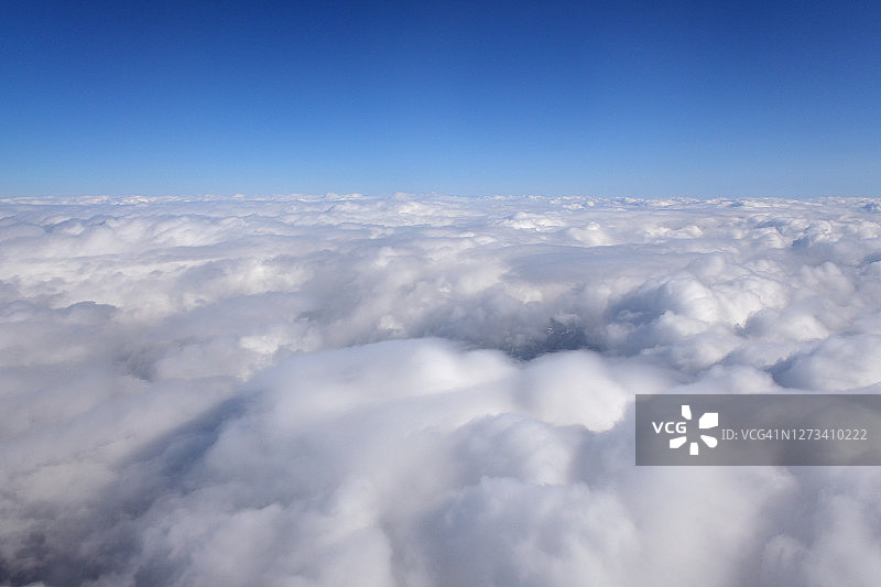 飞机上的蓝天图片素材