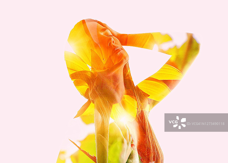 女性与锥花多重曝光摄影图片素材