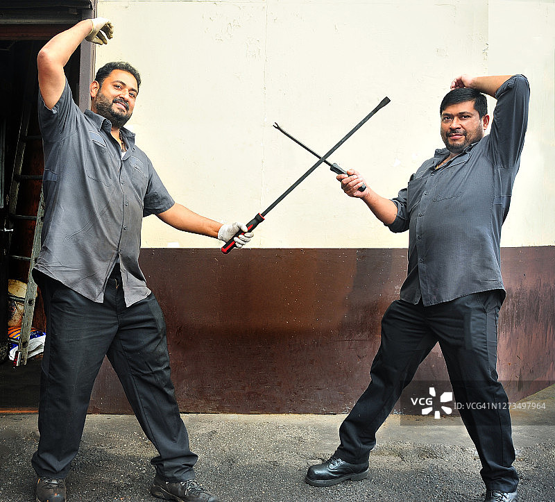 玩耍的汽车修理工图片素材