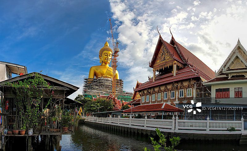 泰国曼谷巴空寺在建的巨型佛像图片素材