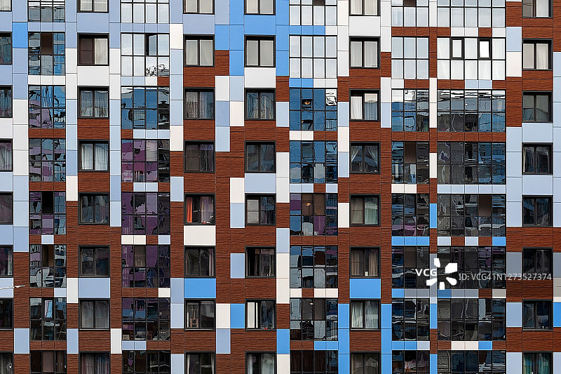 住宅多层建筑的窗户图片素材