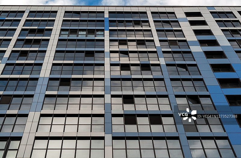 住宅多层建筑的窗户图片素材