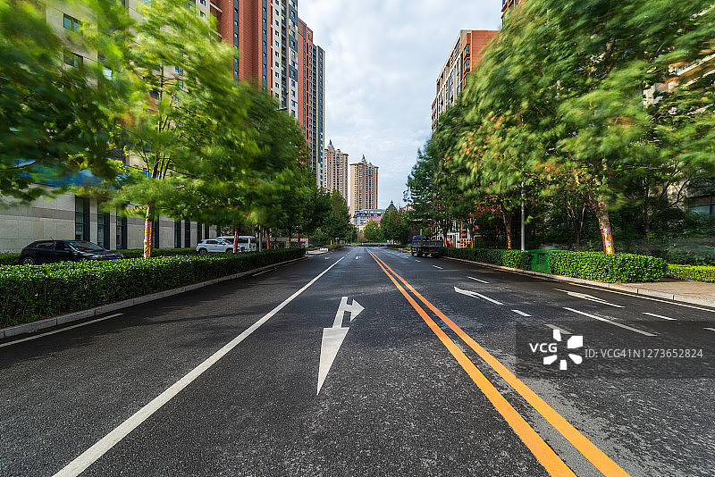 城市绿化与商业街图片素材