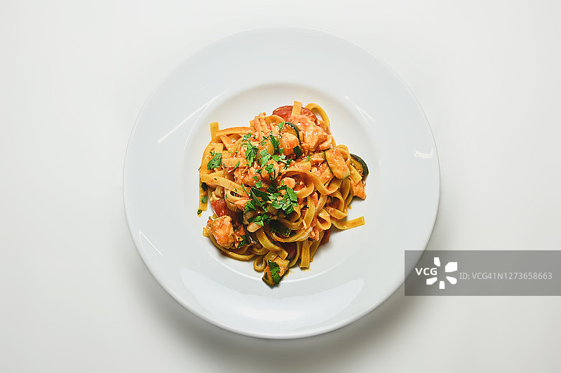 三文鱼意大利宽面图片素材